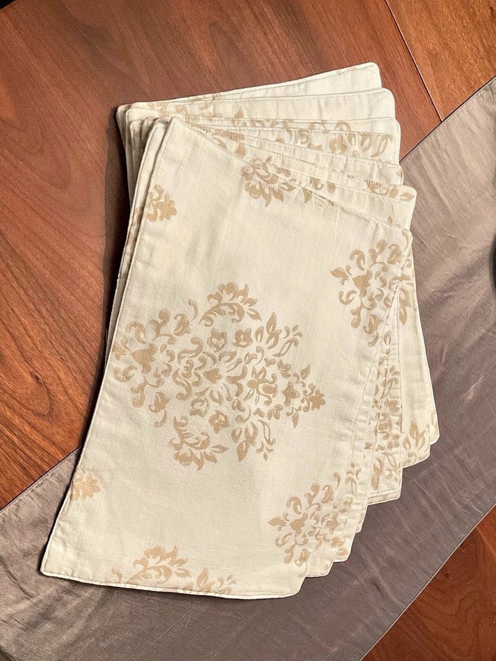 Set of 8 “Tahari Home” Placemats